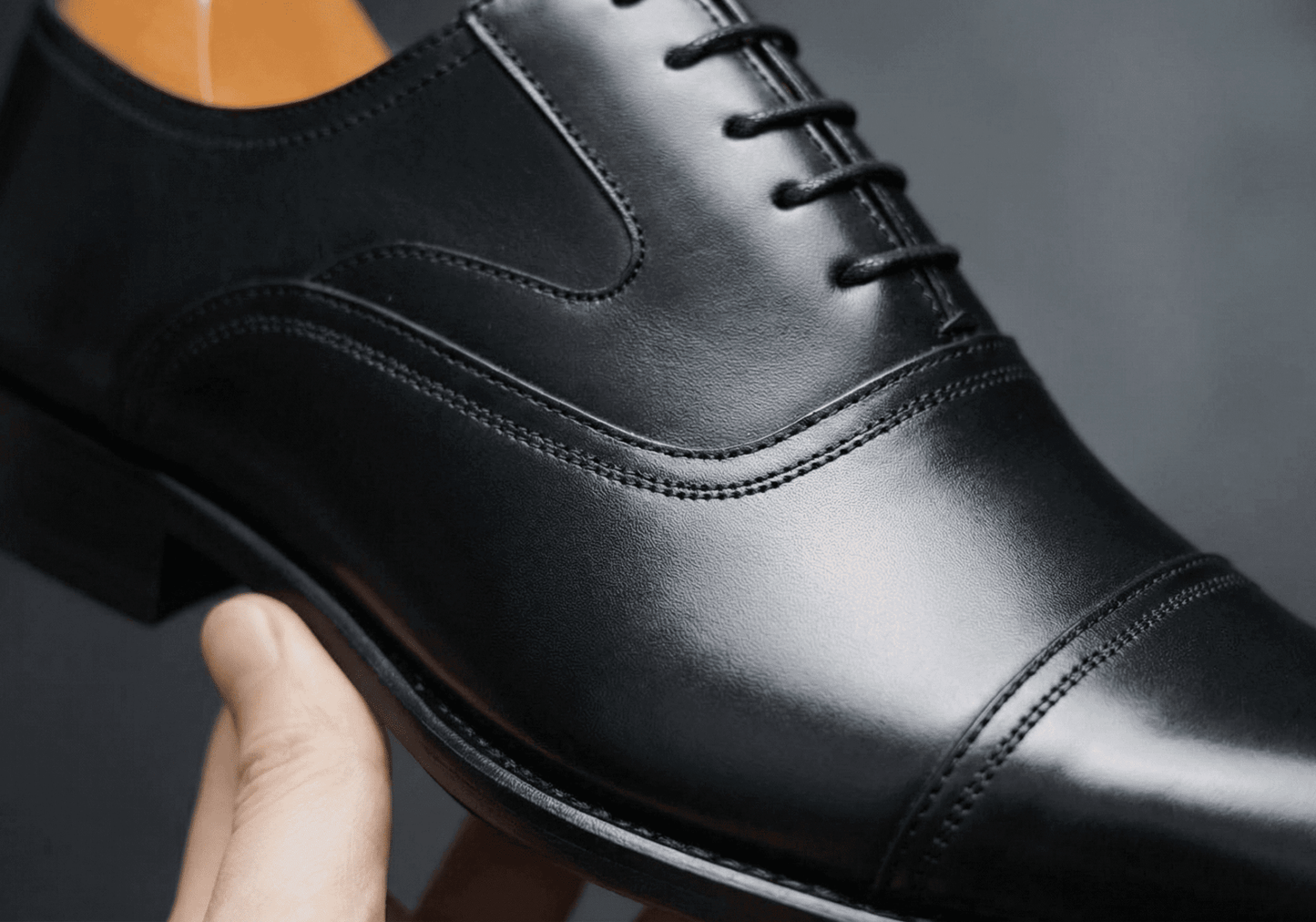 Le Richelieu "L'Exécutif" - Cuir Noir à Bout Droit - NEVISSE