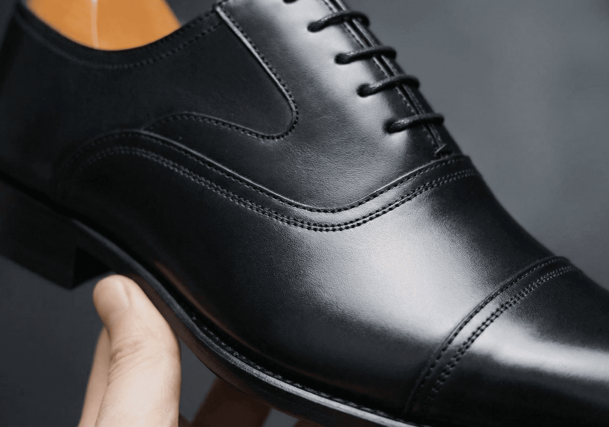 Le Richelieu "L'Exécutif" - Cuir Noir à Bout Droit - NEVISSE